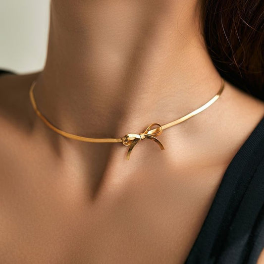 Bow necklace